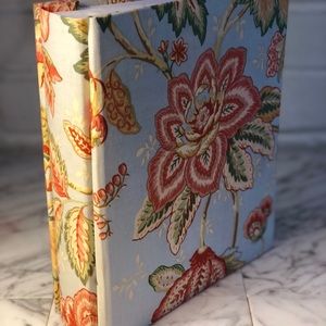 Fabric Covered WAVERLY Photo Album for 4 x 6 “ photos. Lovely, Hi End Gift .